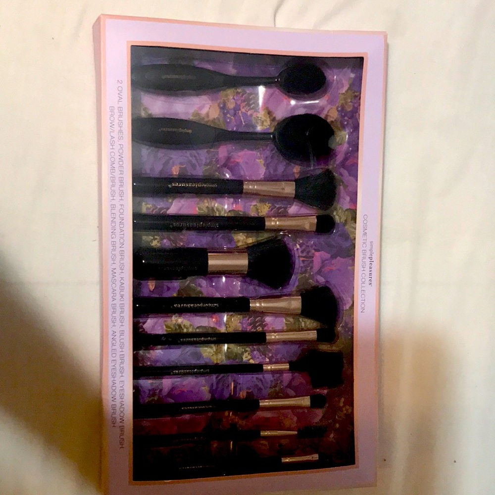 Cosmetic brush collection